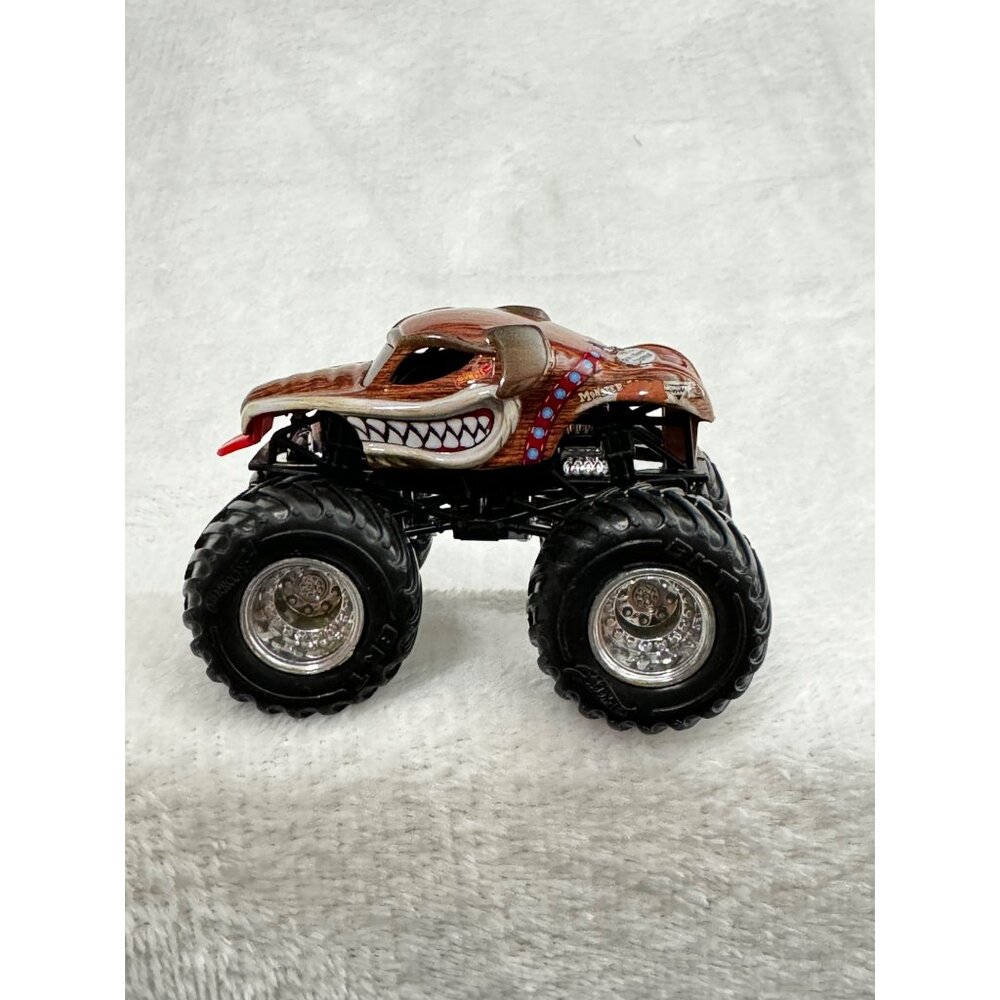 Hot Wheels Monster Jam Mutt Rottweiler Brown Truck Blue Collar Tongue Out